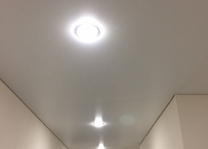 Очень светлый коридор в доме