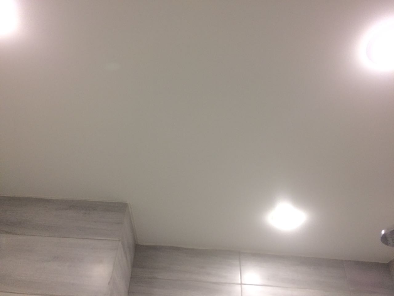 Очень светлый коридор в доме